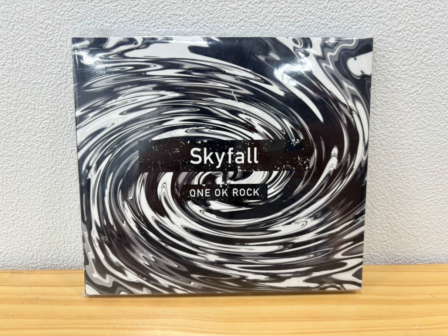 SD264811969 ONEOKROCK 会場限定版CD Skyfall 歌詞付き - メルカリ