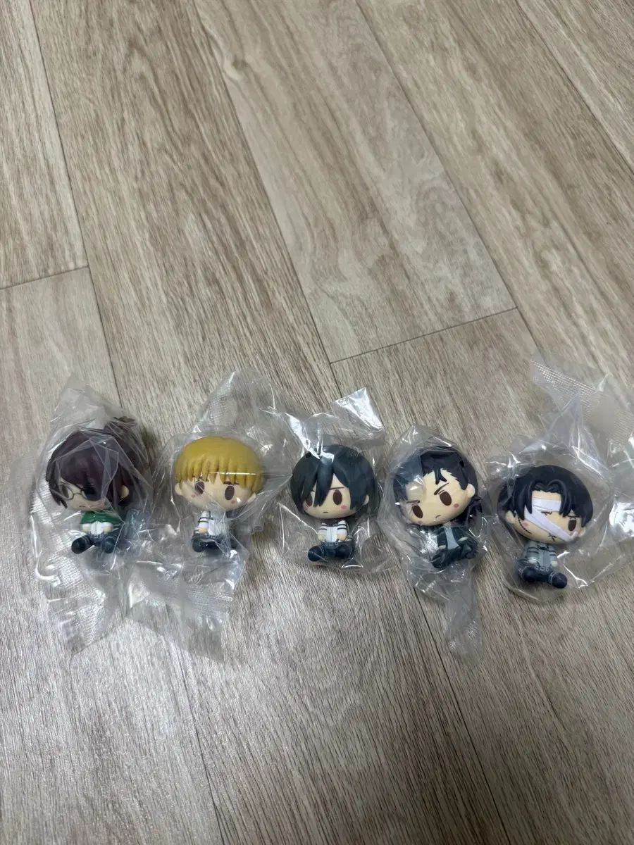 進撃の巨人 各々の決意 h賞 5種 ハンジ アルミン・アルレルト(アルミン) ミカサ エレン リヴァイ SET セットで出品