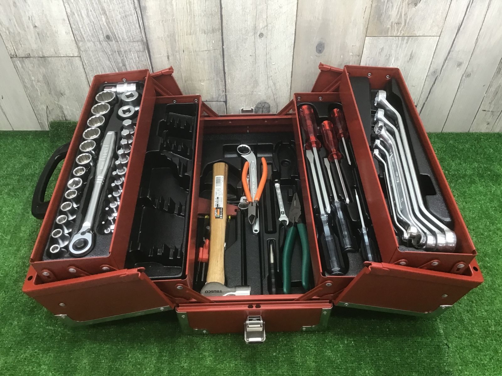 【中古品】TONEトネ　工具セット　　BX331　天面フラットV形3段式両開きケース赤 mekanikk♪アクトツール富山店♪BR
