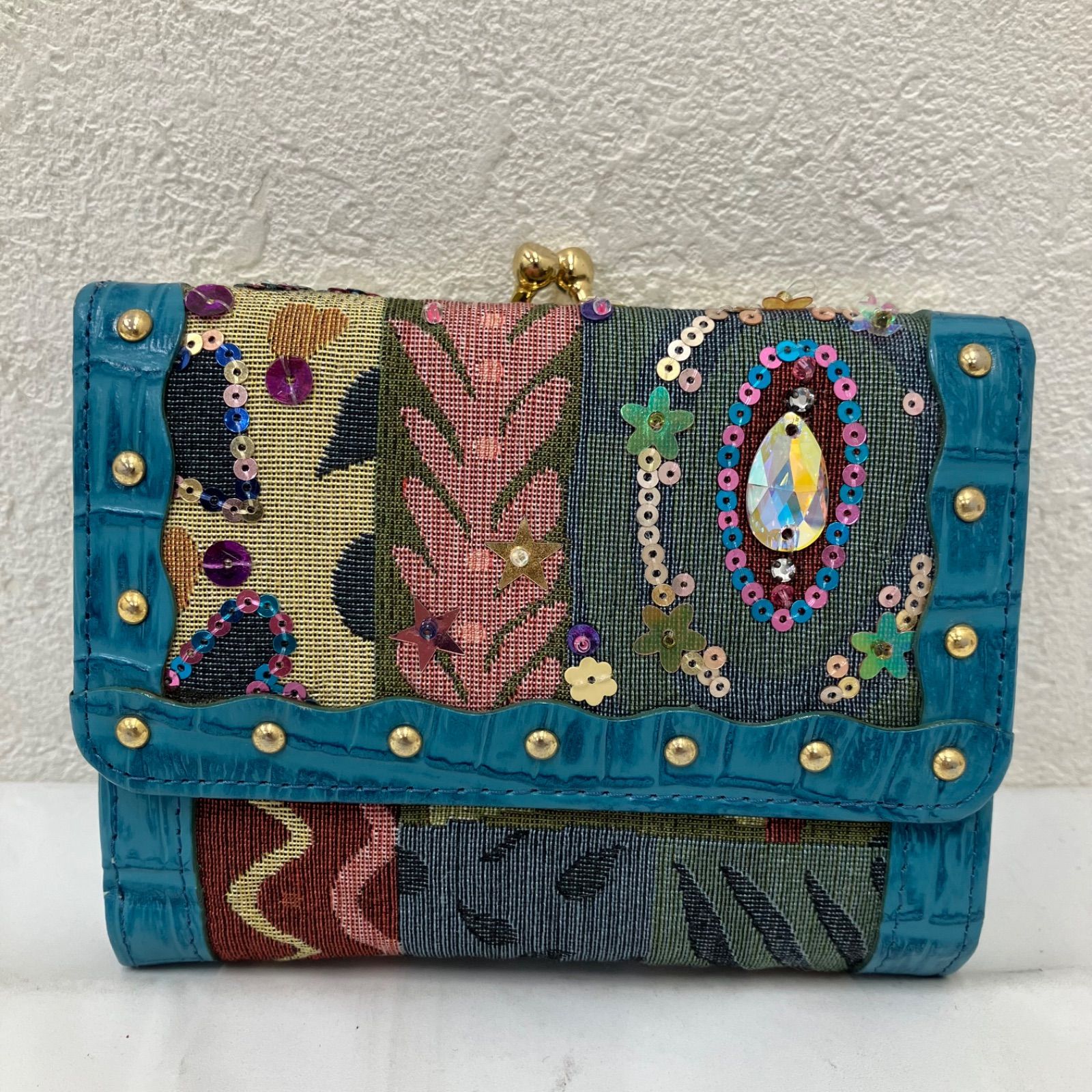 【美品】Think bee！　シンクビー　二つ折り　財布　ビーズ　刺繍 1678 Think Bee! シンクビー！ 美品 リッピ 財布 二つ折り財布 折り