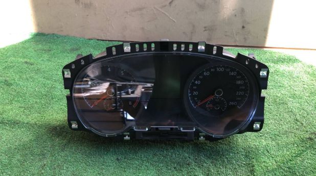 フォルクスワーゲン　ゴルフ AUCJZ-　H27　スピードメーター　C-7-5008