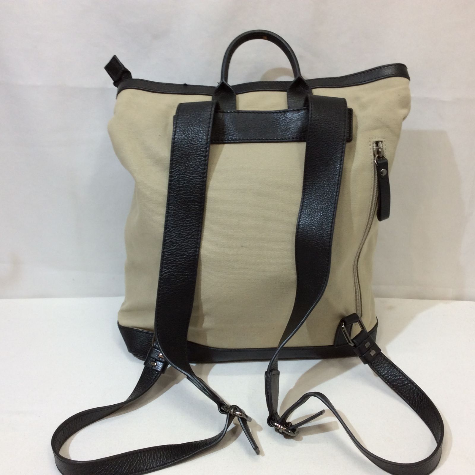 イオペレ×イアパピヨネ コラボ リュック 馬型押し メタリックシルバー 2WAY