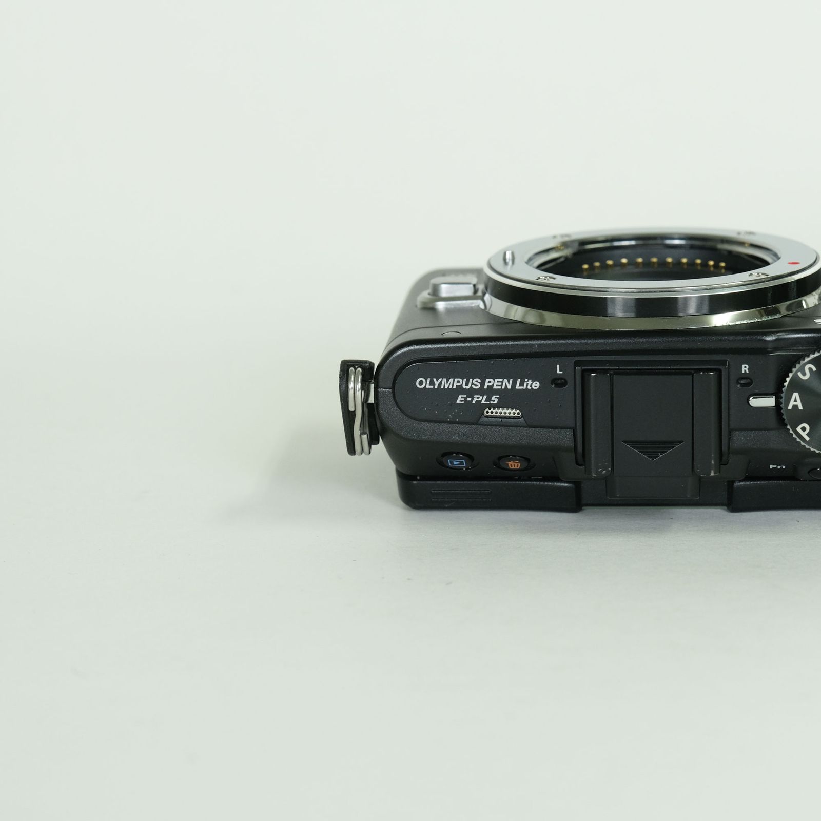 難あり品 | シャッター数2,687回] OLYMPUS PEN Lite E-PL5 ボディ