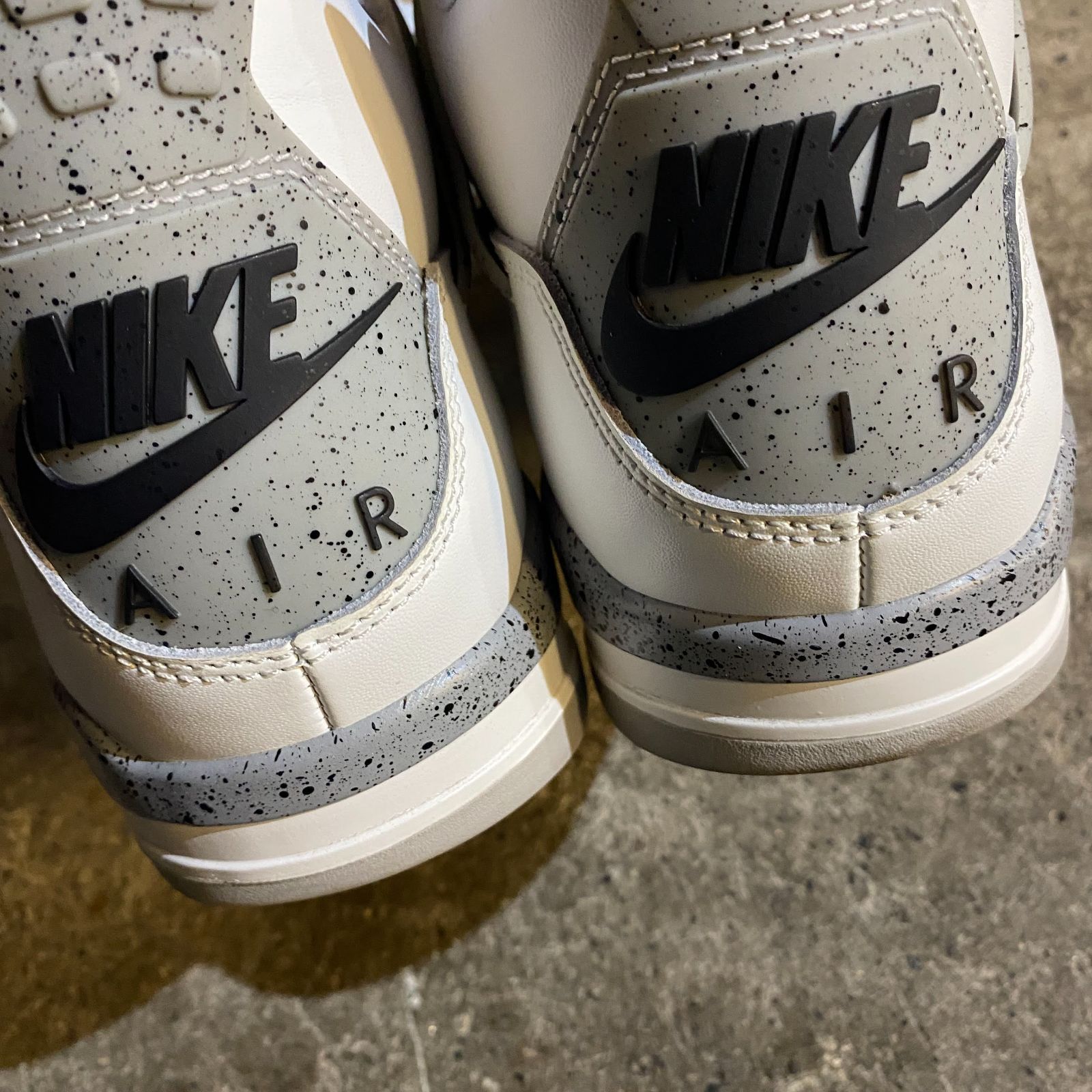 NIKE AIR JORDAN 4 RETRO 