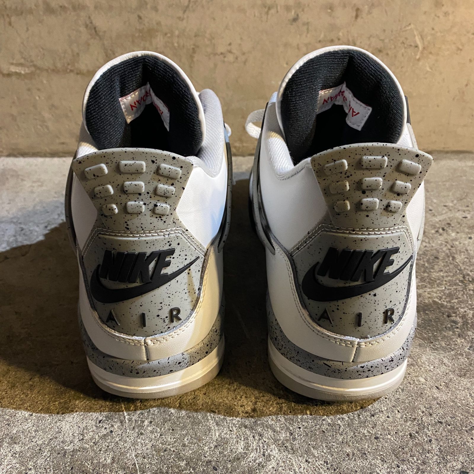 NIKE AIR JORDAN 4 RETRO 
