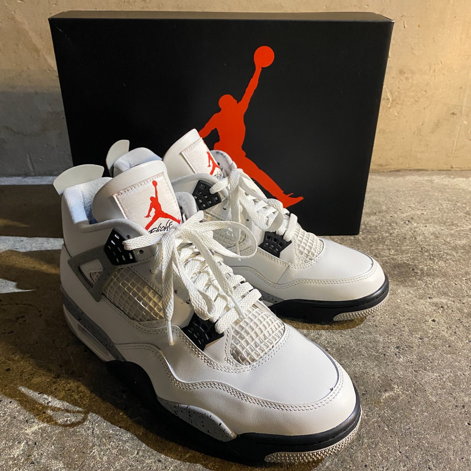NIKE AIR JORDAN 4 RETRO 