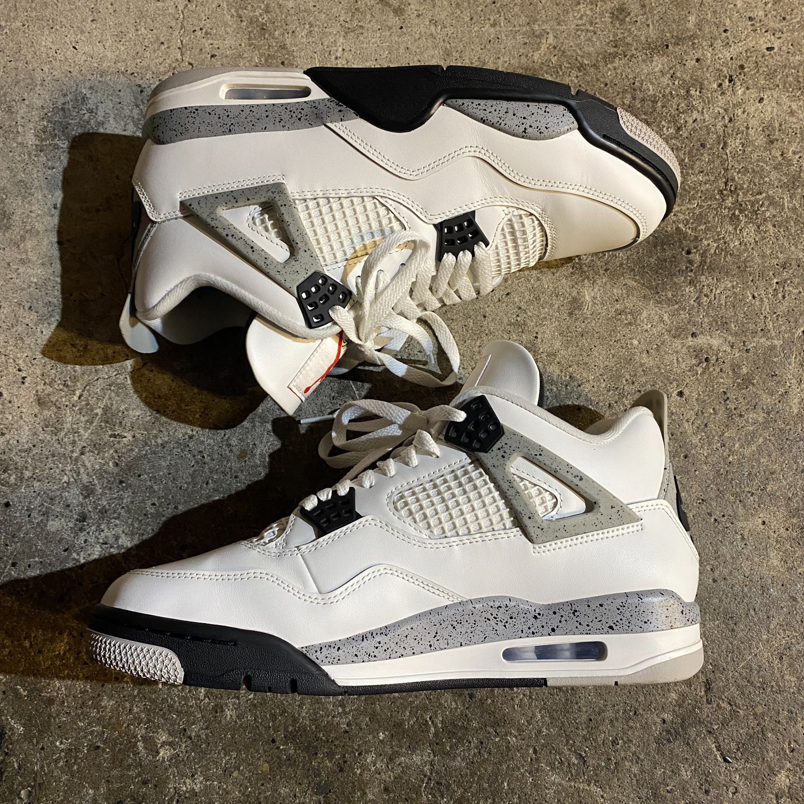NIKE AIR JORDAN 4 RETRO 