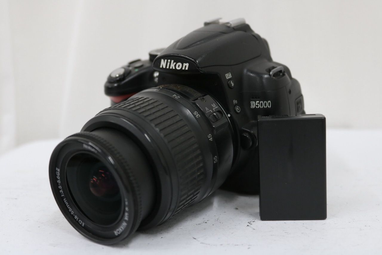 【返品保証】 ニコン Nikon D5000 AF-S DX NIKKOR ED 18-55mm F3.5-5.6 G II バッテリー付き デジタル一眼 e12685