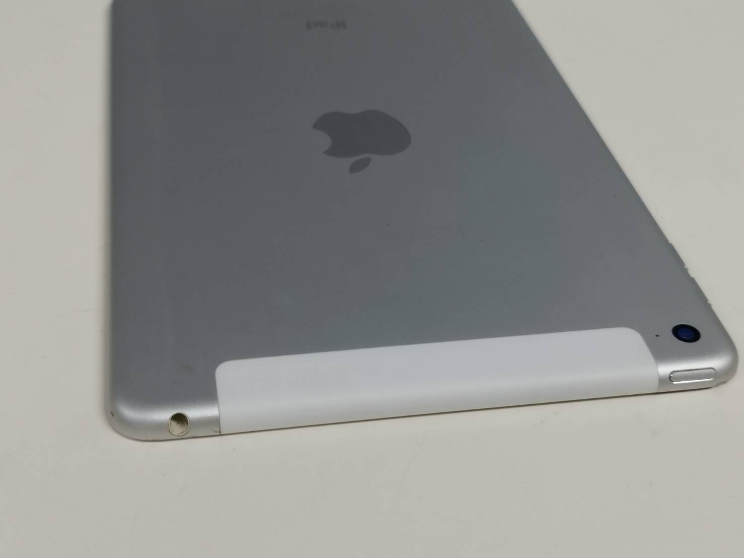 Wi-Fi+セルラー】iPad mini 4/7.9インチ/A1550/128GB〈MK772J/A