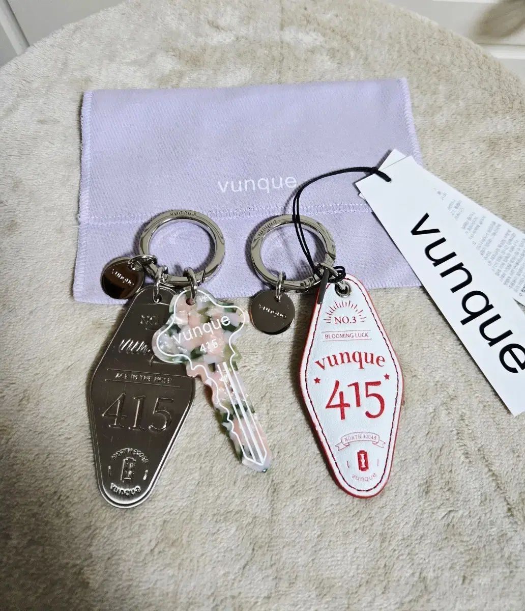 vunque キーホルダー バッグチャーム 2set