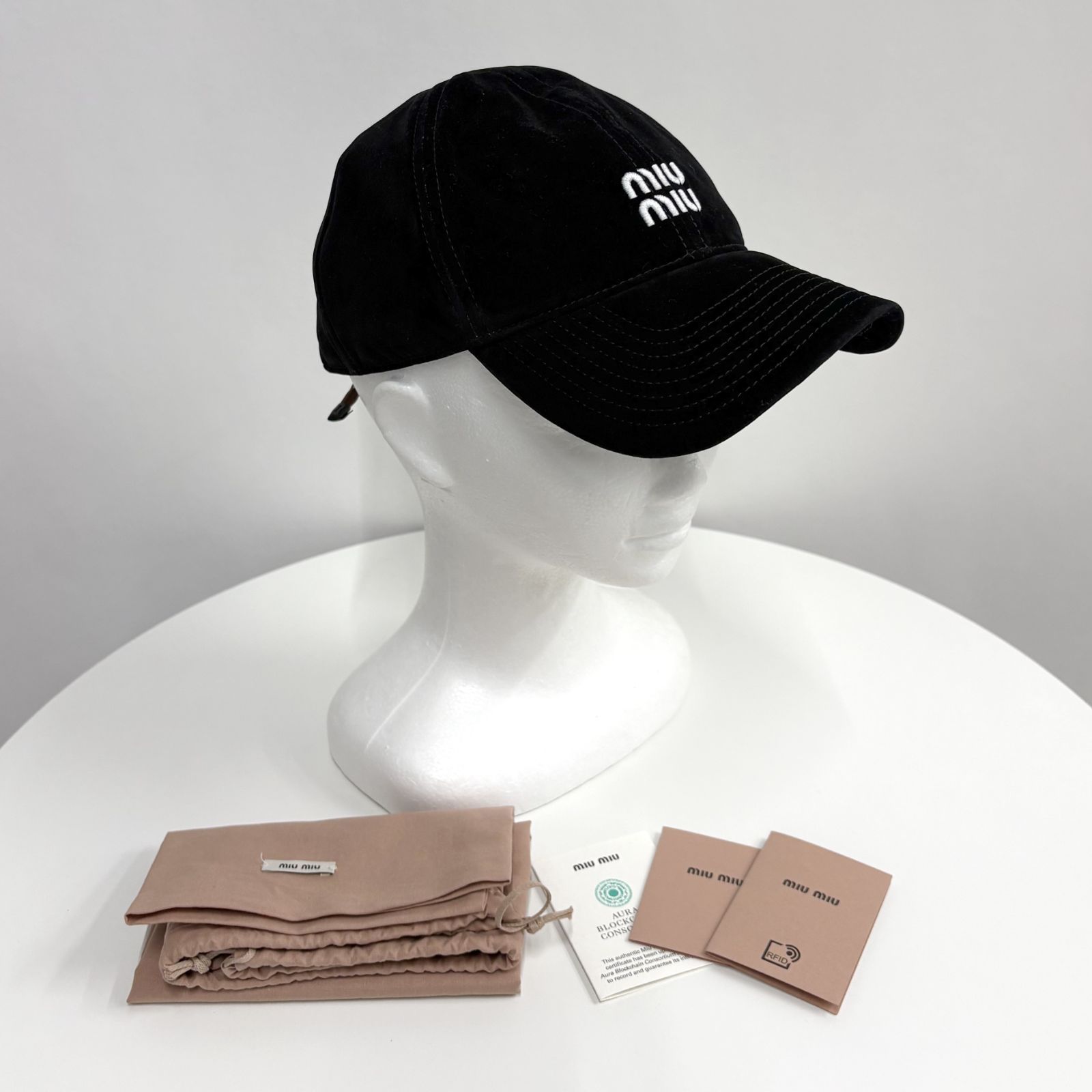 新品 MIU MIU キャップ 黒 - メルカリ