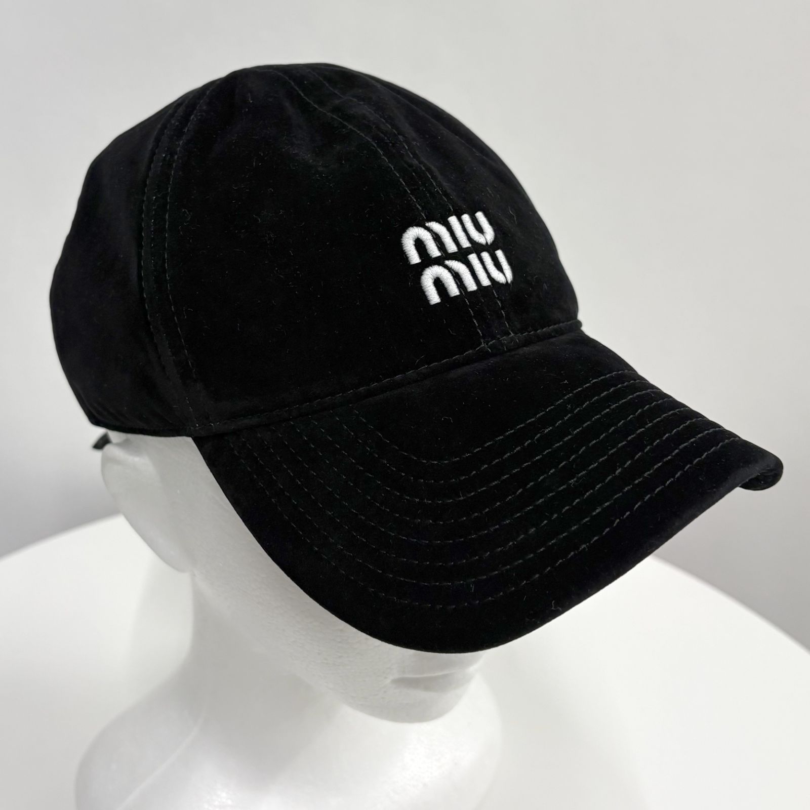 新品 MIU MIU キャップ 黒 - メルカリ