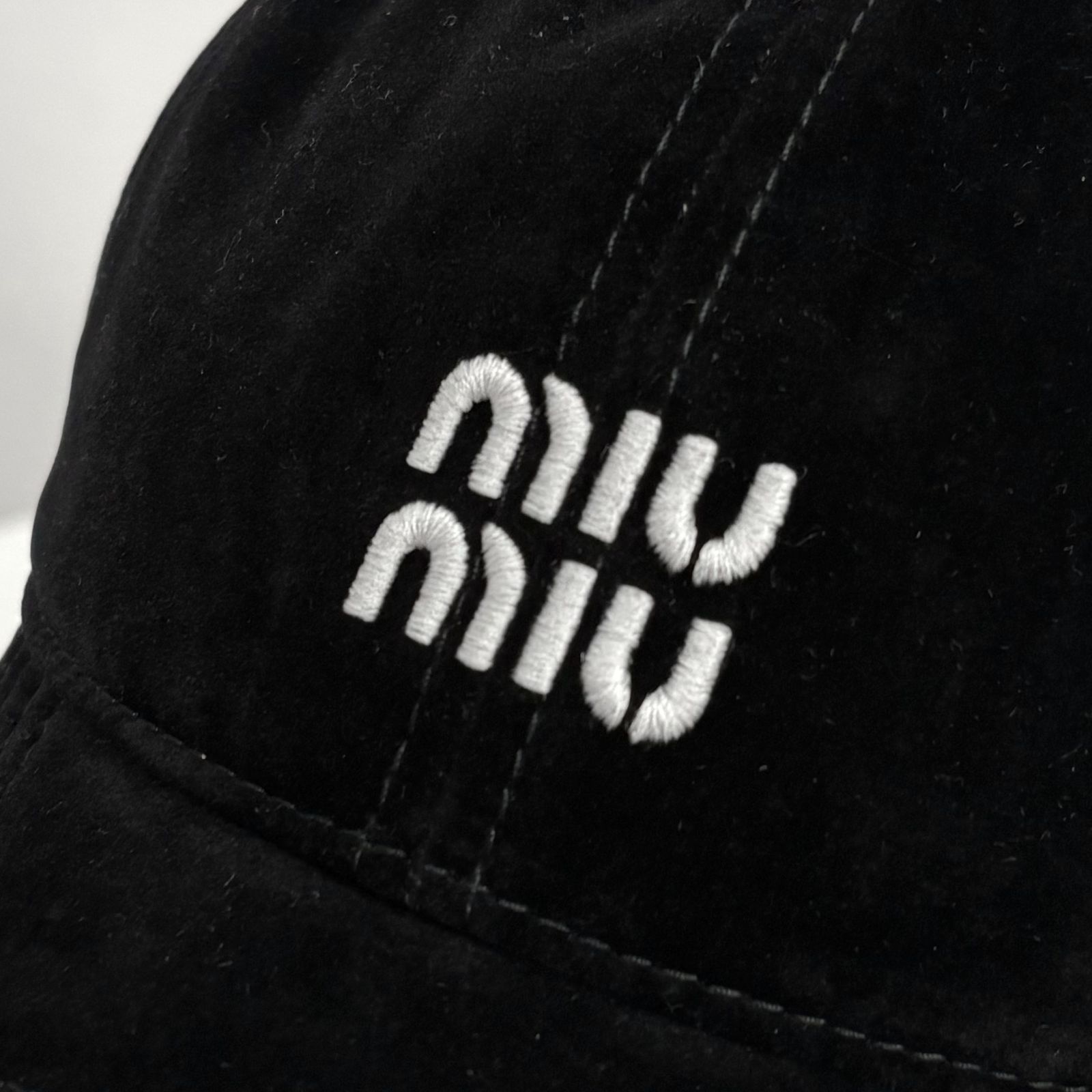 新品 MIU MIU キャップ 黒 - メルカリ