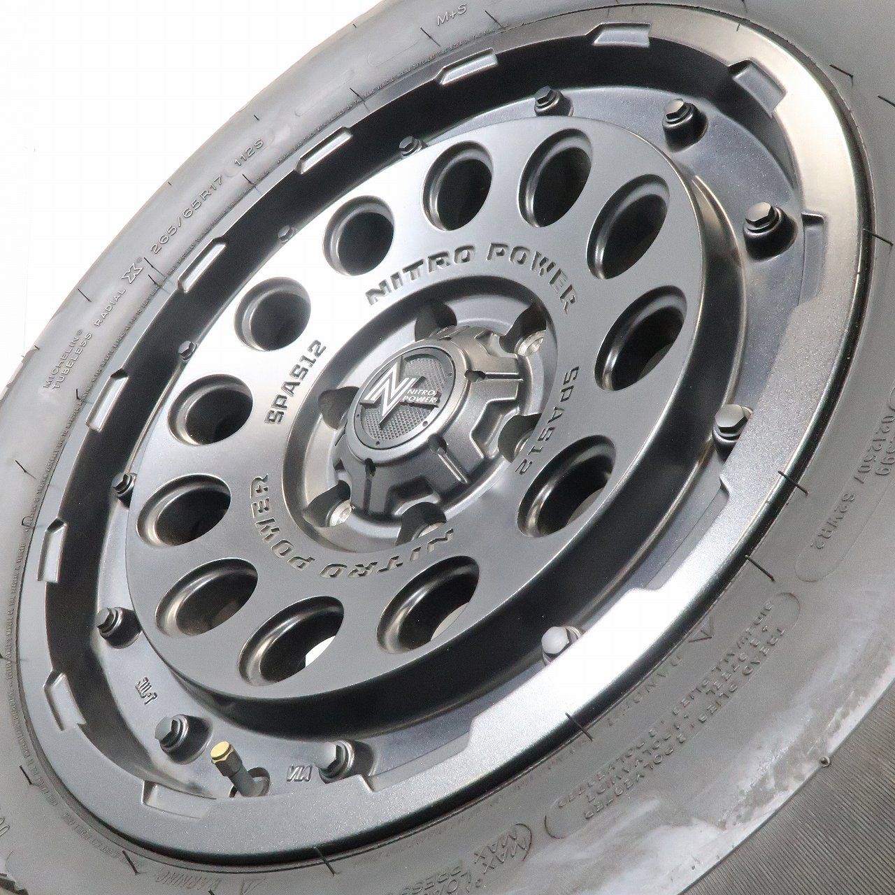 プラド ハイラックス 等 4本 NITRO POWER H12 SHOTGUN 17インチ 8J +20 6H PCD139.7 ラジアル ミシュラン ラティテュードツアー 265/65R17 プラド ハイラックス 等 4本 NITRO POWER H12 SHOTGUN 17インチ 8J +20 6H PCD139.7 ラジアル ミシュラン ラティテュードツアー 265/65R17