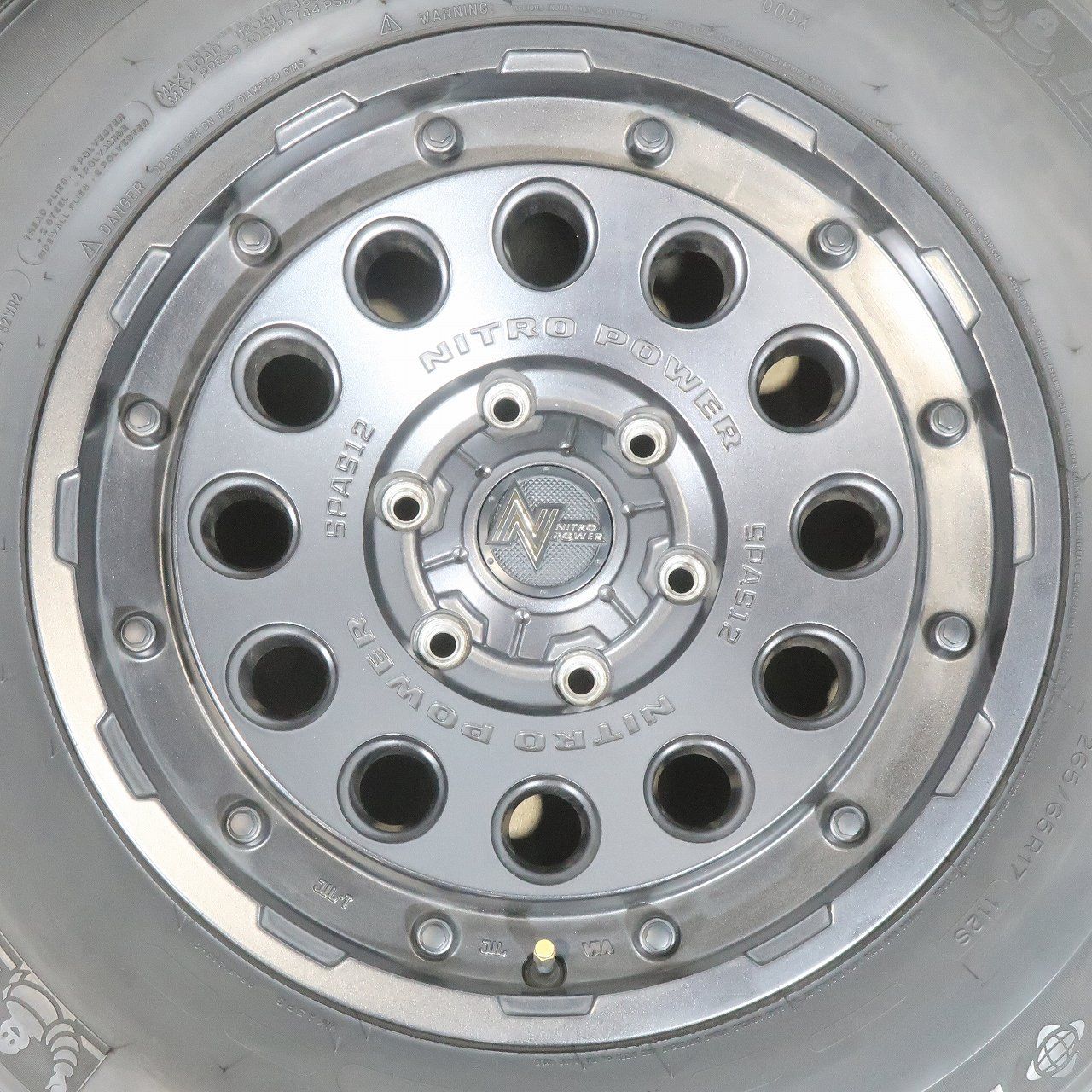 プラド ハイラックス 等 4本 NITRO POWER H12 SHOTGUN 17インチ 8J +20 6H PCD139.7 ラジアル ミシュラン ラティテュードツアー 265/65R17 プラド ハイラックス 等 4本 NITRO POWER H12 SHOTGUN 17インチ 8J +20 6H PCD139.7 ラジアル ミシュラン ラティテュードツアー 265/65R17