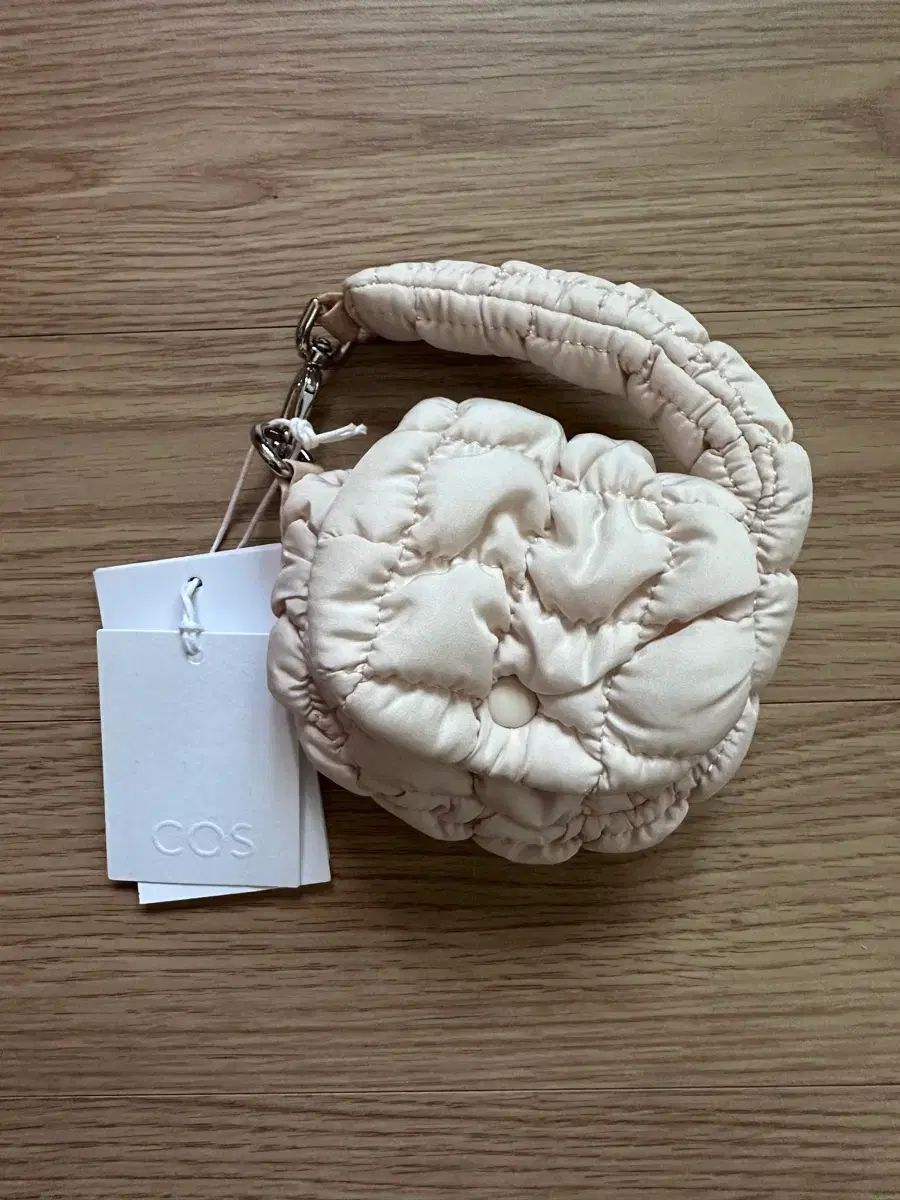COS ナノバッグ ベージュ 出品