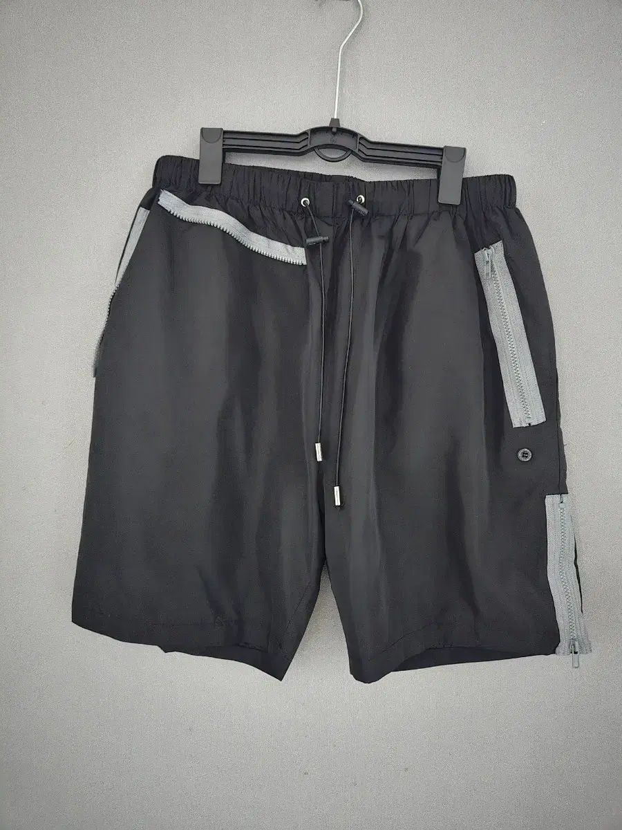 STONE ISLAND ストーンアイランド ブラック ハーフパンツ L