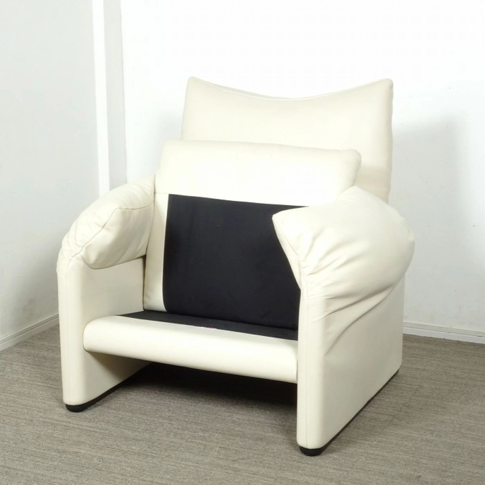 ◾︎SELUNO◾︎ 【展示超美品】Cassina カッシーナ 675 MARALUNGA