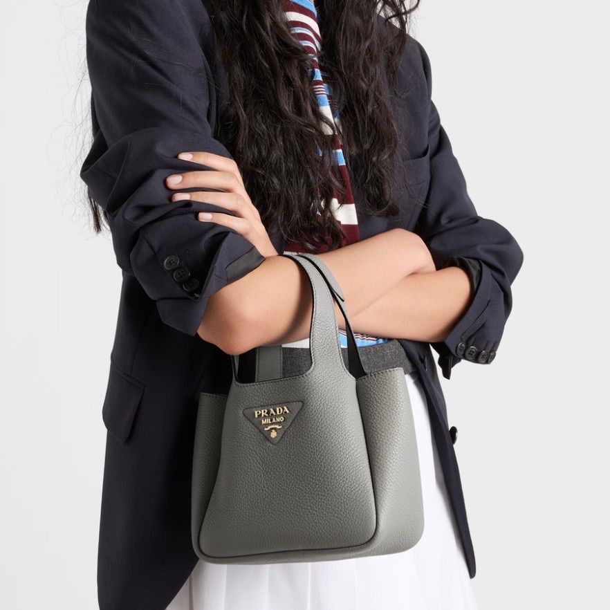 現行【美品】プラダ ヴィッテロダイノ ソフト レザー ハンドバッグ グレー 1BA349 PRADA ミニ 現行【美品】プラダ ヴィッテロダイノ ソフト レザー ハンドバッグ グレー 1BA349 PRADA ミニ