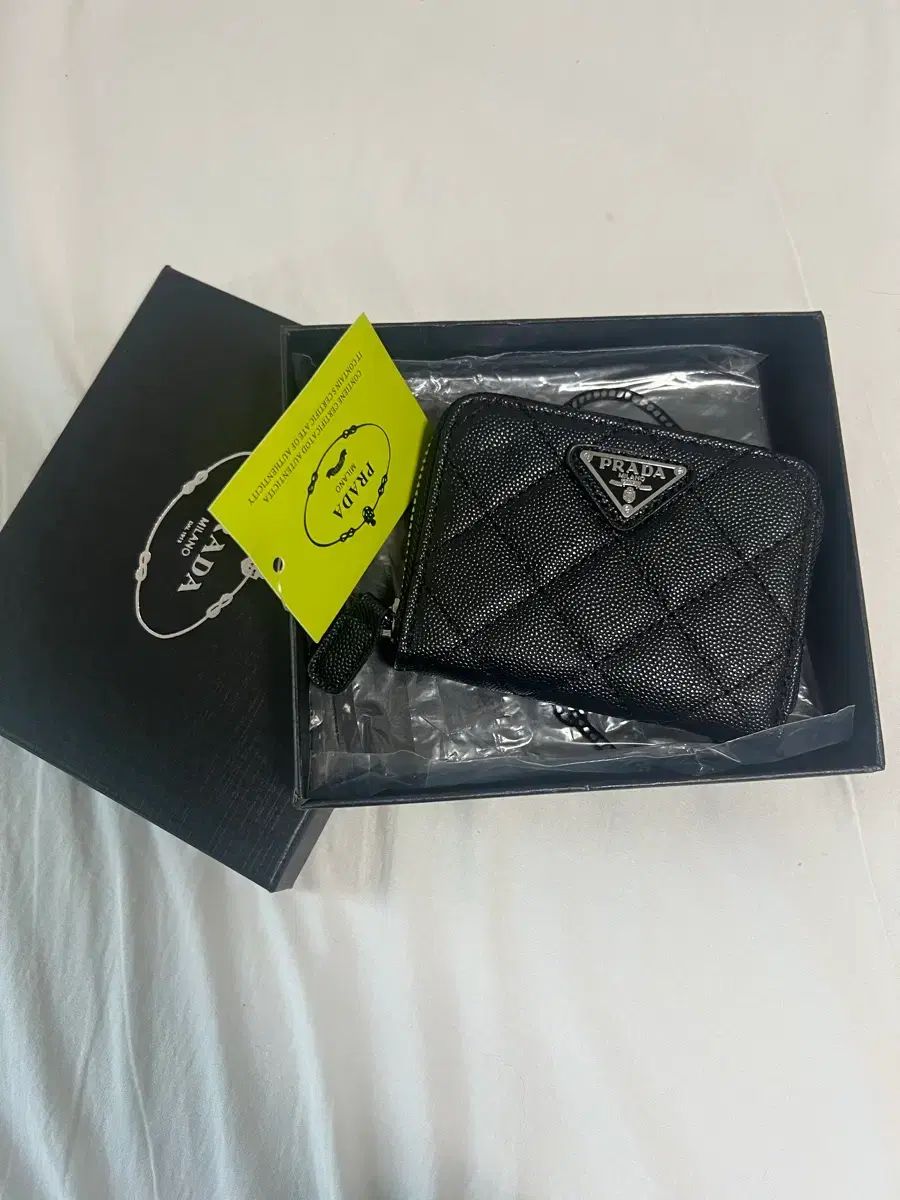 PRADA プラダ ビューティー キャビア カードウォレット