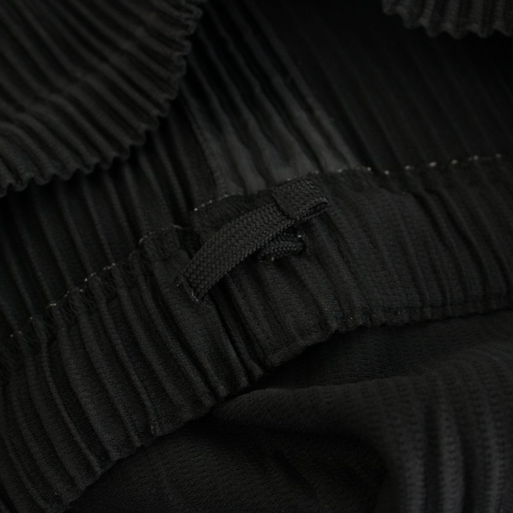 オムプリッセイッセイミヤケ HOMME PLISSE ISSEY MIYAKE クロップドパンツ イージーパンツ ウエストゴム プリーツ加工 3 黒 ブラック HP55JF053 /YT オムプリッセイッセイミヤケ HOMME PLISSE ISSEY MIYAKE クロップドパンツ イージーパンツ ウエストゴム プリーツ加工 3 黒 ブラック HP55JF053 /YT