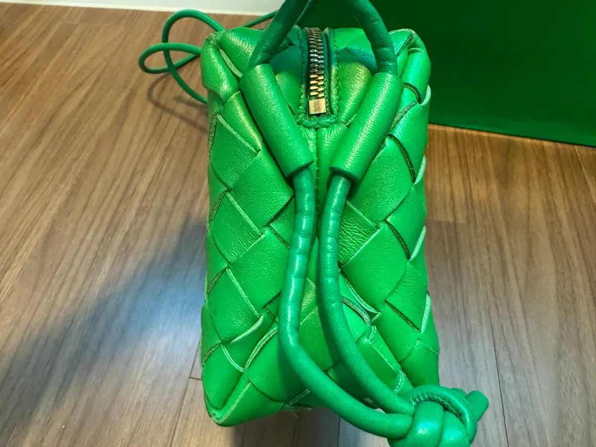 BOTTEGA VENETA ボッテガ・ヴェネタ ミニ ループバッグ