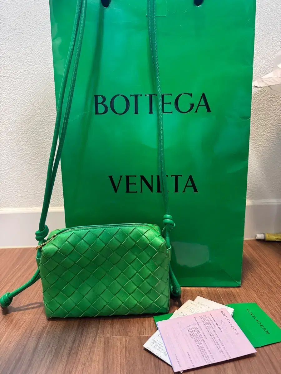 BOTTEGA VENETA ボッテガ・ヴェネタ ミニ ループバッグ