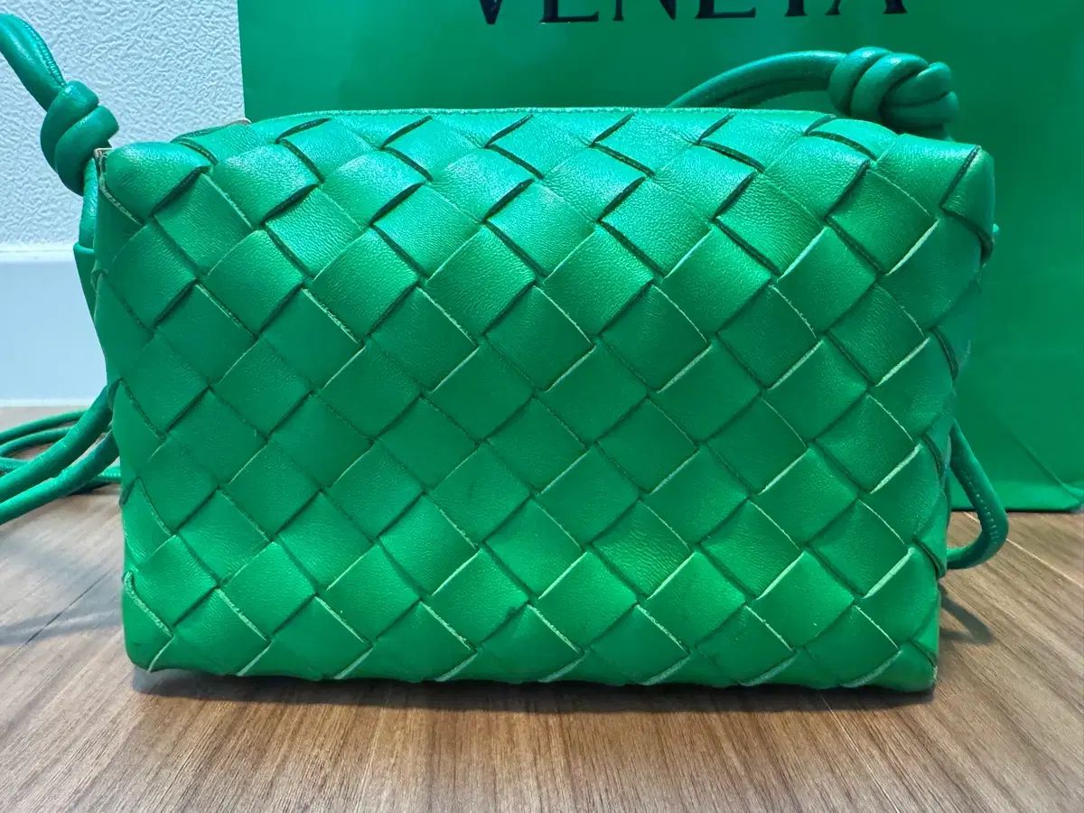 BOTTEGA VENETA ボッテガ・ヴェネタ ミニ ループバッグ
