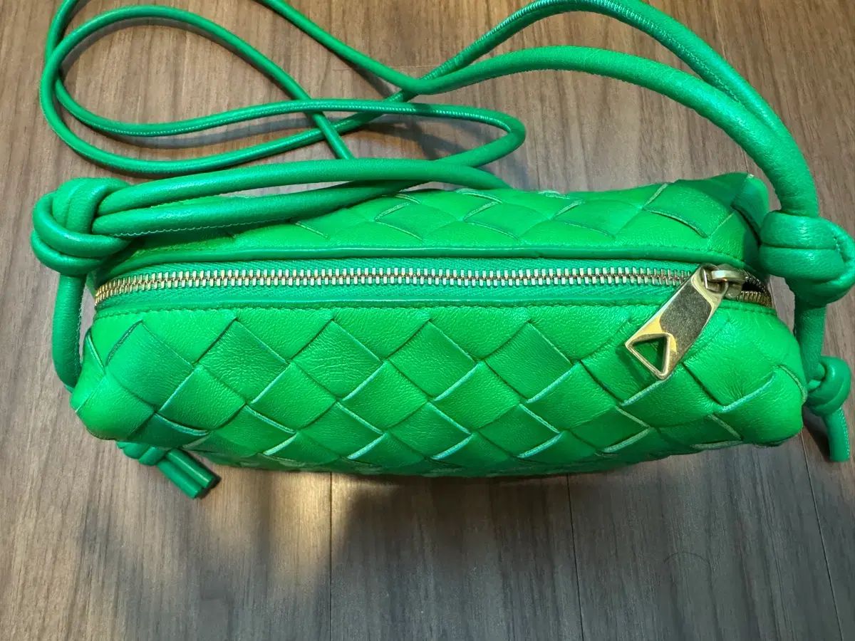 BOTTEGA VENETA ボッテガ・ヴェネタ ミニ ループバッグ