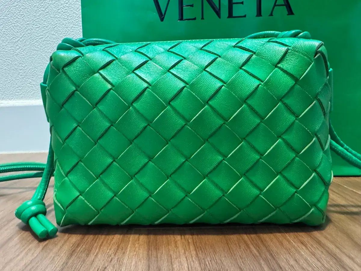 BOTTEGA VENETA ボッテガ・ヴェネタ ミニ ループバッグ