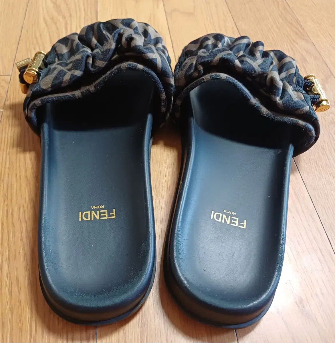 フェンディ(FENDI) FF ロゴシャーリング サンダル スライド 37 サイズ フェンディ(FENDI) FF ロゴシャーリング サンダル スライド 37 サイズ
