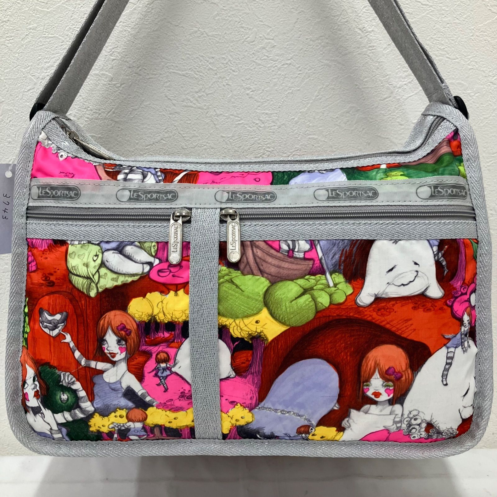 3743　LeSportsac　レスポートサック　ショルダーバッグ　 斜めがけ　紐調節可能　デラックスエブリデイ　 マチ拡張　Fafi　ファフィ　コラボ　ナイロン　軽量　 ラメショルダー　レディース