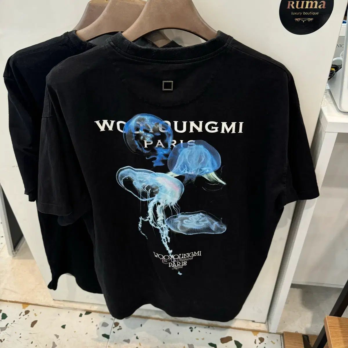 24ss WOOYOUNGMI ウーヨンミ ヘパリー バックロゴ 半袖 ブラック