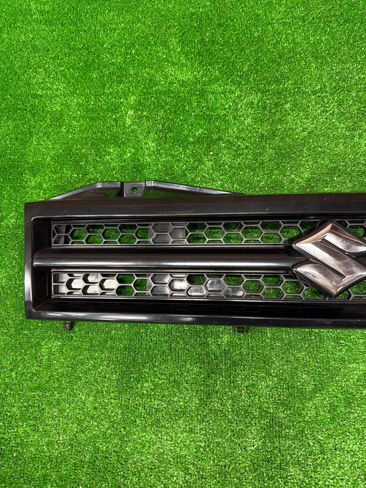 スズキ ジムニー JB23W 純正 フロントグリル 72111-76J0 (1439) 72111