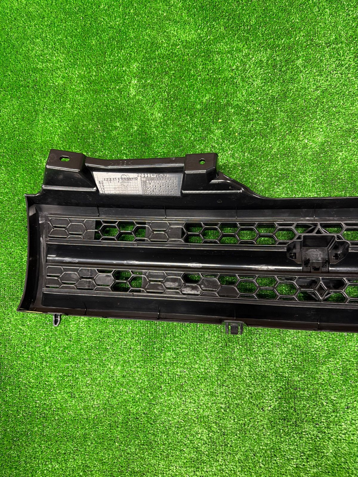 スズキ ジムニー JB23W 純正 フロントグリル 72111-76J0 (1439) 72111