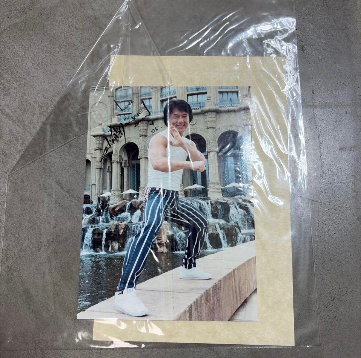 ジャッキーチェン JACKIE CHAN 直筆サイン入り 写真 証明書付き - メルカリ