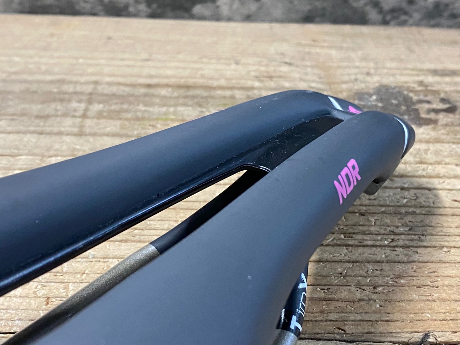 JX020 プロロゴ prologo DIMENSION NDR サドル グレー Tiroxレール