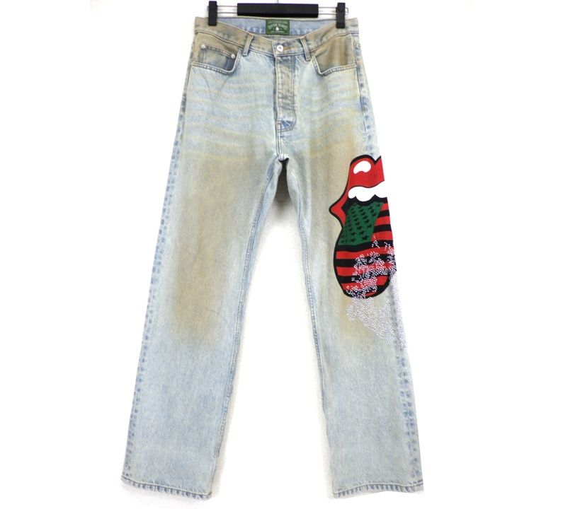 デニムティアーズ DENIM TEARS × ローリングストーンズ Rolling Stones 25AW 【 AOP Denim Pant 】 ローリングストーンズ リップタン プリント ラインストーン付き デニム パンツ w27098