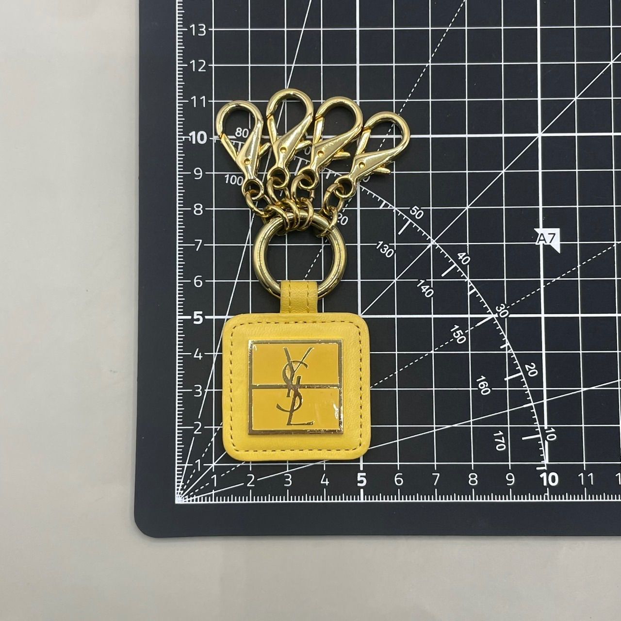 極美品 Yves Saint Laurent イヴサンローラン キーホルダー キーリング