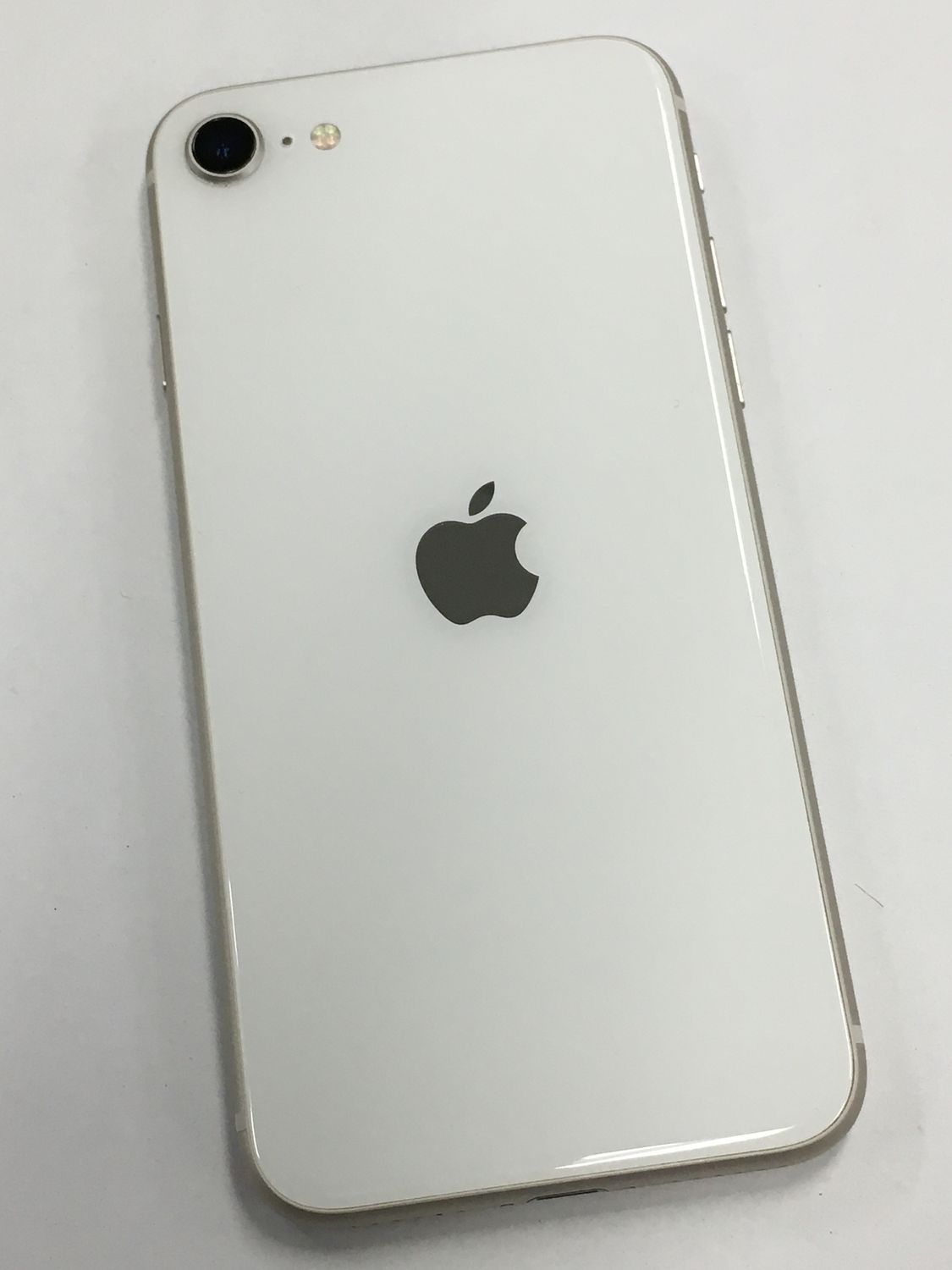 電池84％ iPhone SE3 第3世代 64GB SIMフリー スターライト【動作確認・初期化済み】