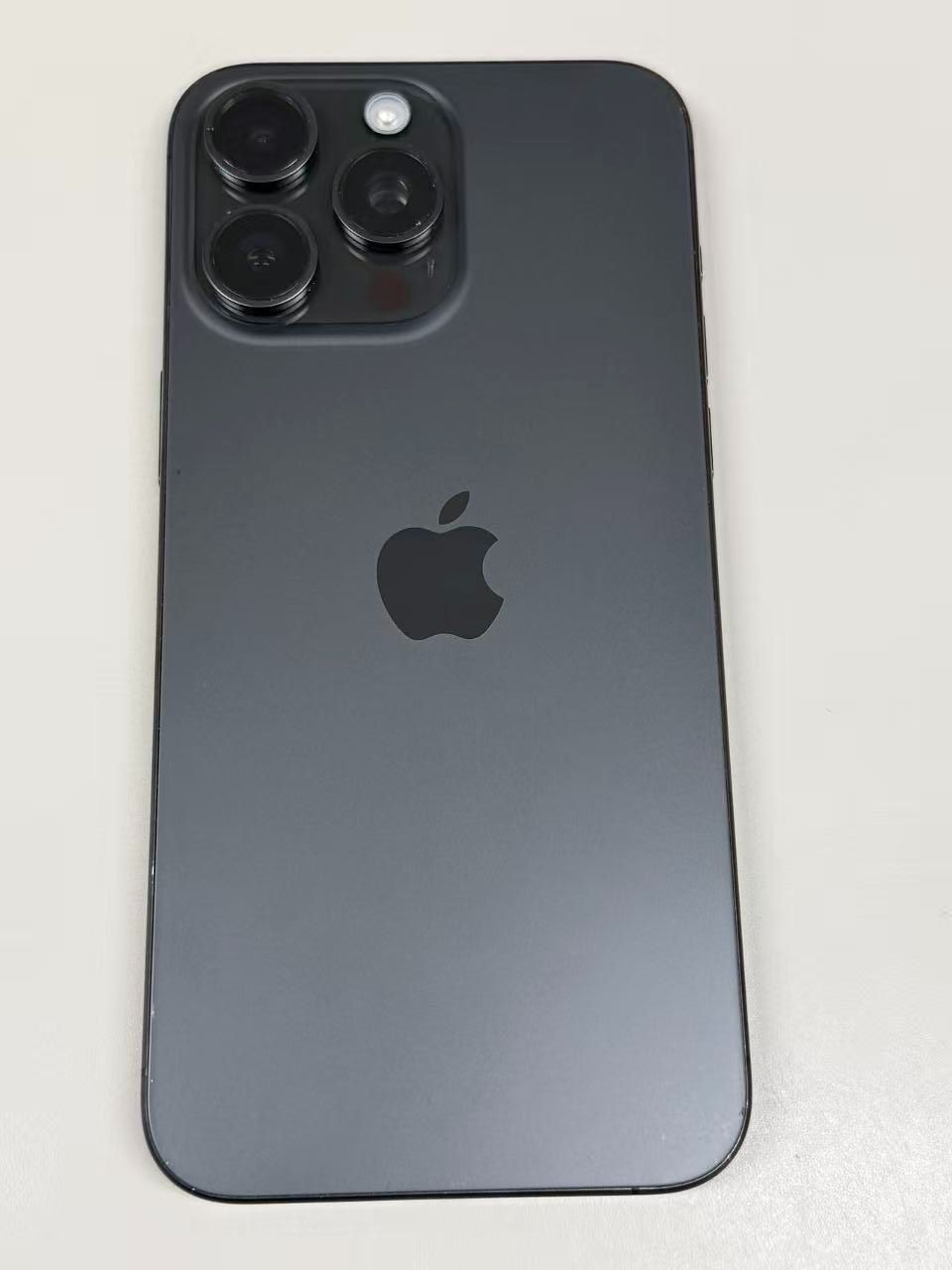 電池86％SIMフリー iPhone15 Pro Max 512GB　ブラックチタニウム