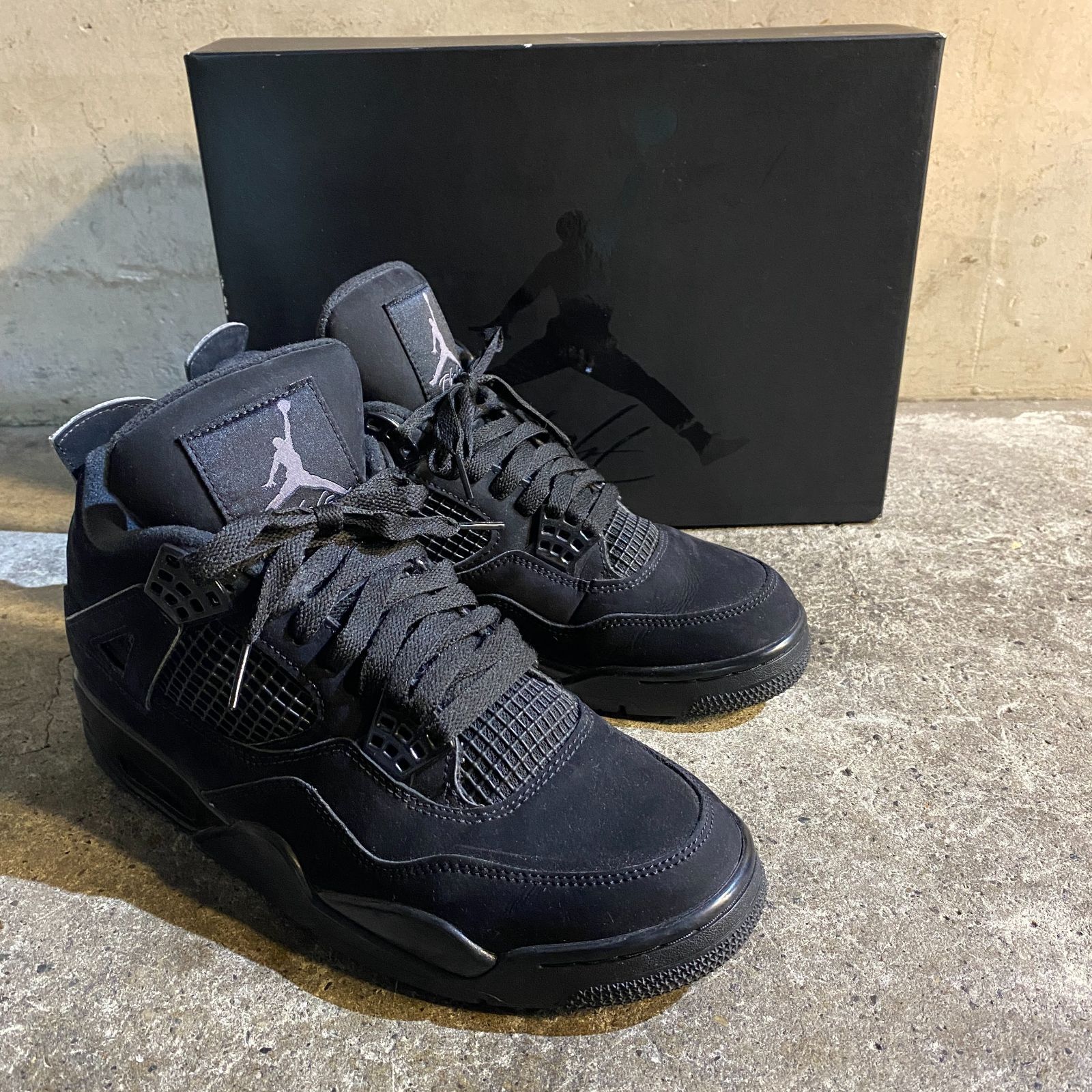 NIKE AIR JORDAN 4 RETRO 