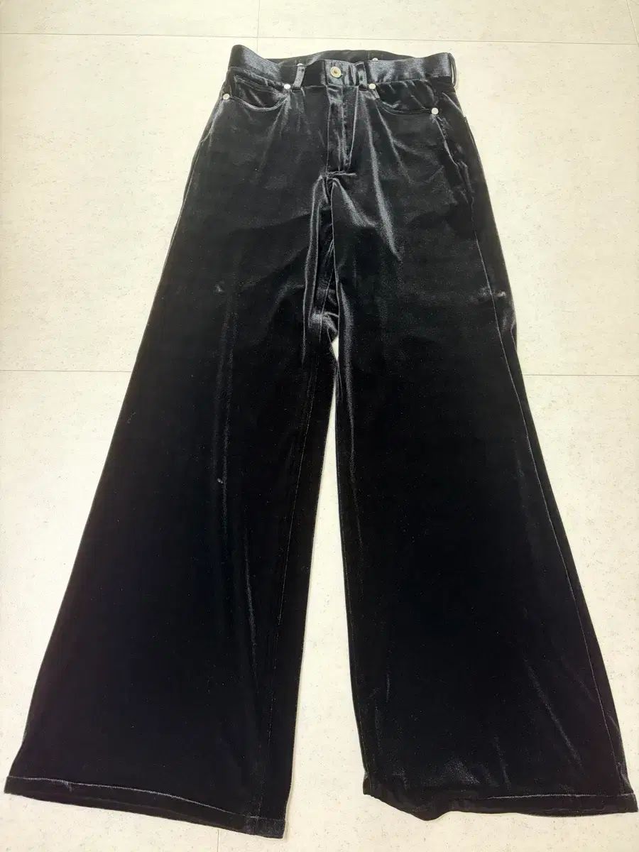 S T U ウィメンズ ツアーベルベット フレア パンツ ブラック