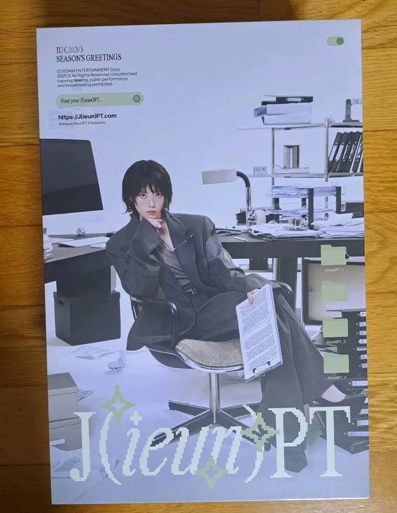(未開封新品) 2026 IU シーズン グリーティング