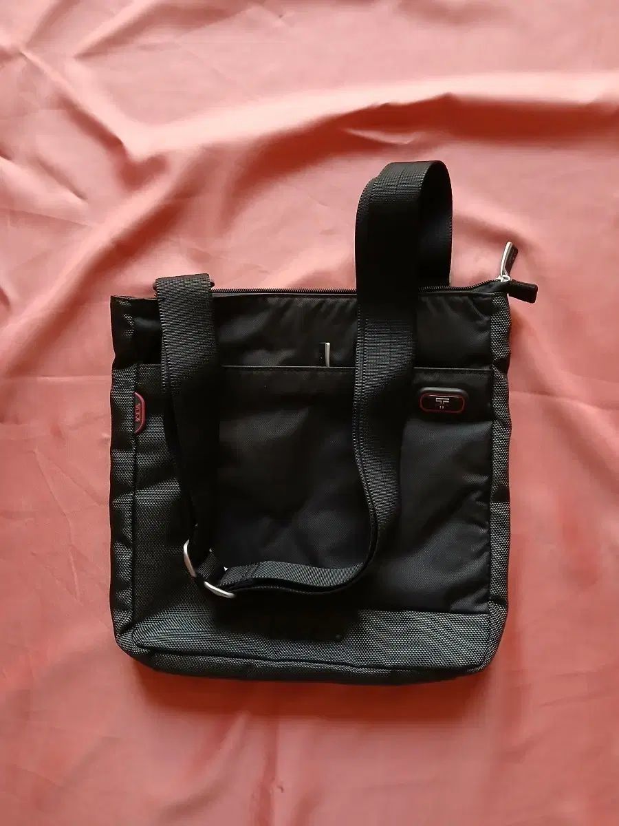 TUMI トゥミ ブラック クロスバック