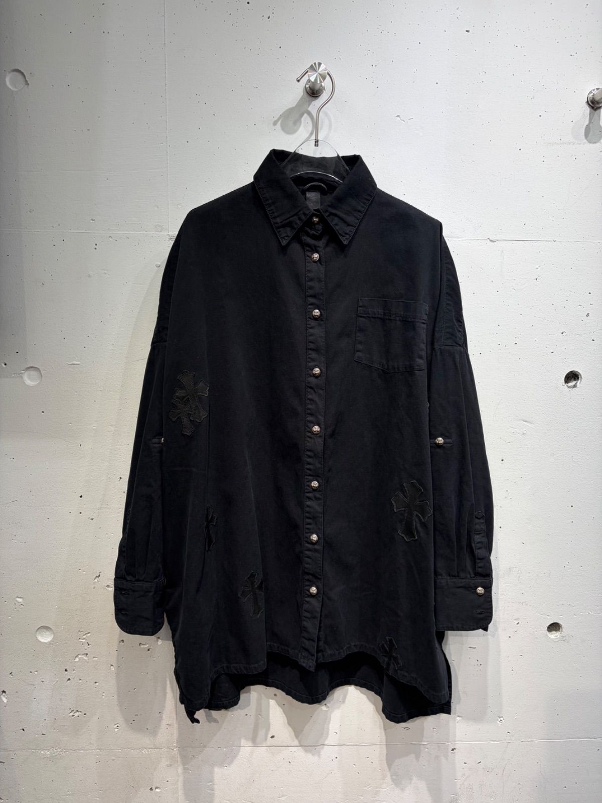 CHROME HEARTS クロムハーツ MAHAL KITA Cross-Patch Cross-Button Oversized Long-Sleeve Shirt MAHAL KITA マハルキタ クロスパッチ クロスボタン オーバーサイズ 長袖シャツ