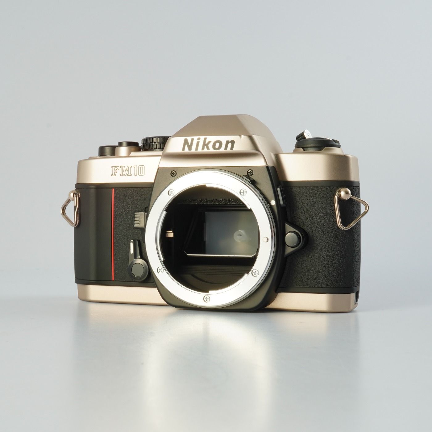 Nikon ニコン FM10 MF フィルム一眼レフカメラ - メルカリ
