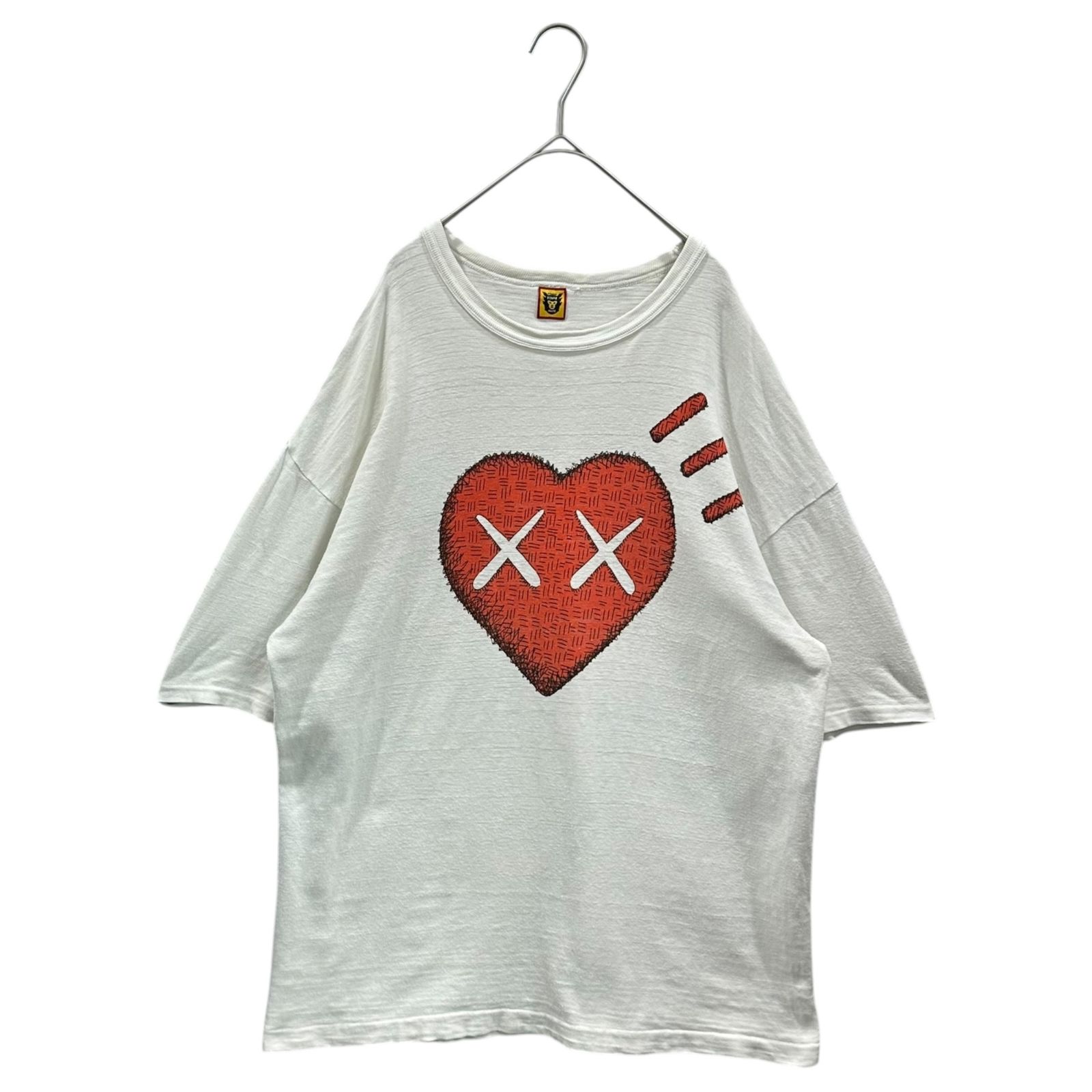 Human Made ✖︎カウズ、ハートグラフィック Tシャツ HUMAN MADE × KAWS 'XX22TE008'Tシャツ ハート ロゴ 白 ホワイト M トップス