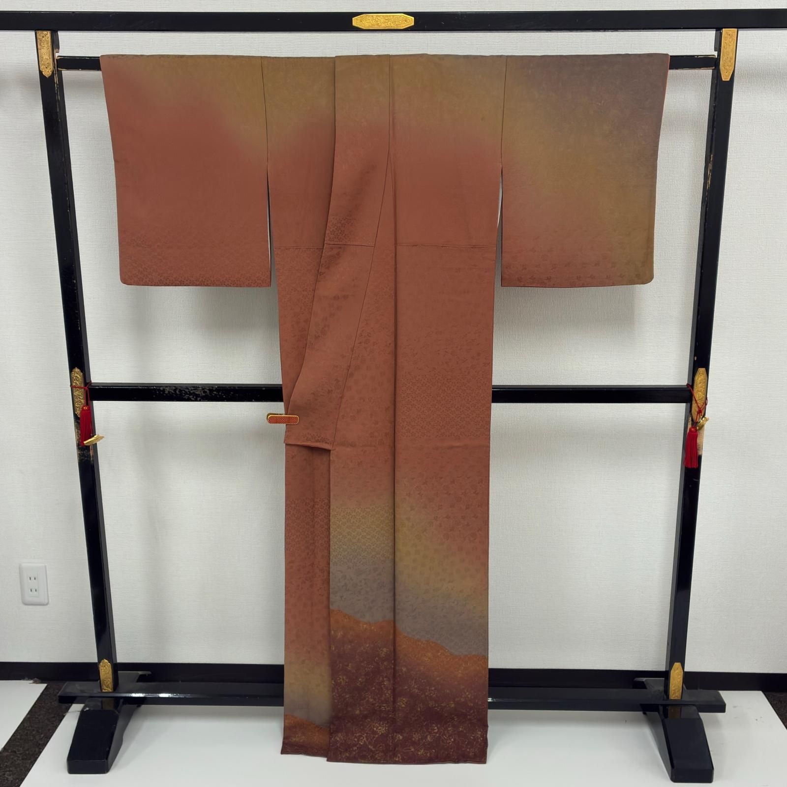 付け下げ 正絹 紋なし 暈し 上品な花唐草 袷 着物 MK-8688 - メルカリ