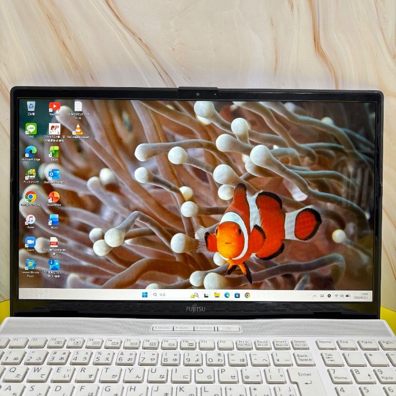 Core i7 10世代 8GB SSD256GB 富士通ノートパソコン Windows11